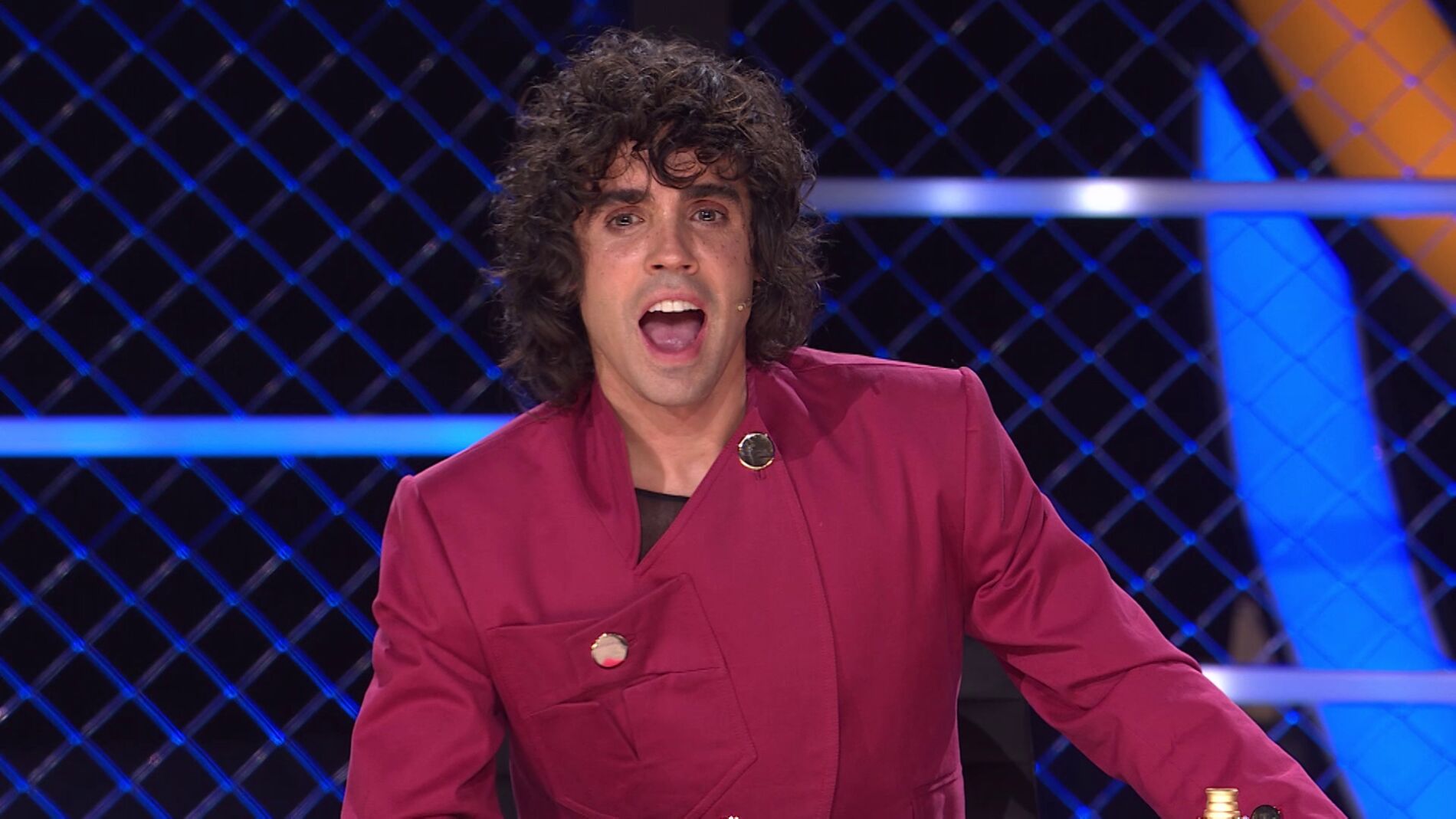 Javier Ambrossi, se lanza ante la identidad del Erizo: “Sé quién es” 