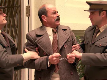 Beltrán, detenido ante la mirada de Manolita y Marcelino que prometen “guardar nuestro secreto” Beltrán, detenido ante la mirada de Manolita y Marcelino que prometen “guardar nuestro secreto”