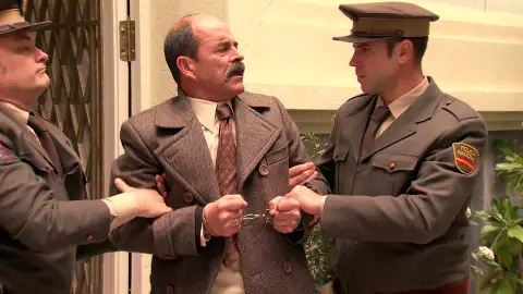 Beltrán, detenido ante la mirada de Manolita y Marcelino que prometen “guardar nuestro secreto” Beltrán, detenido ante la mirada de Manolita y Marcelino que prometen “guardar nuestro secreto”