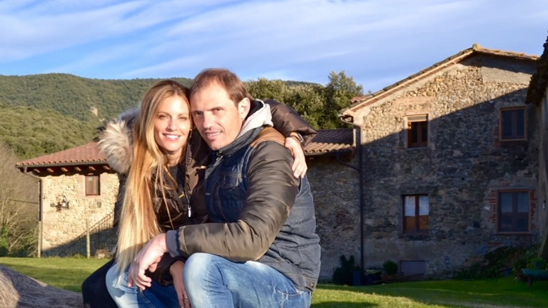 La desgarradora despedida de la mujer de Arnau tras la muerte del exportero: "Te has ido dejándome el alma rota" La desgarradora despedida de la mujer de Arnau tras la muerte del exportero: "Te has ido dejándome el alma rota"