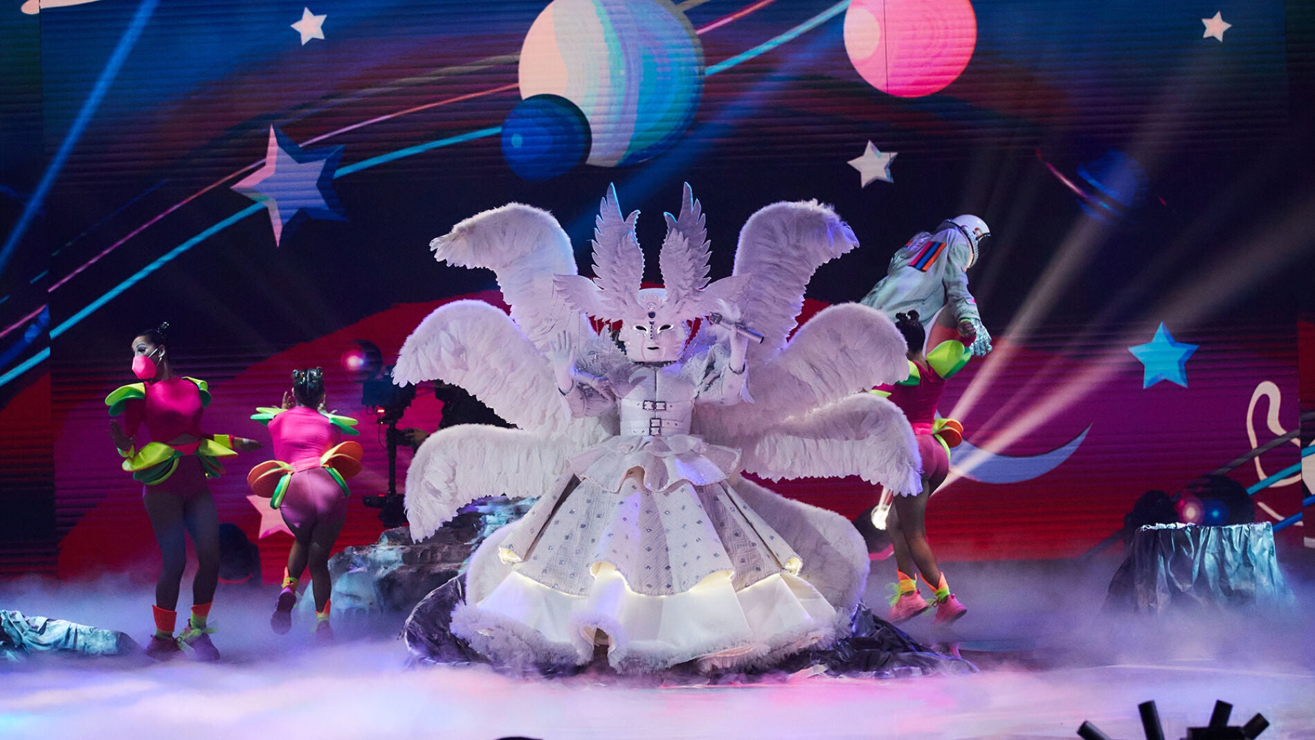 El Ángel convierte ‘Mask Singer’ en una fiesta al ritmo de ‘Walking on sunshine’ 