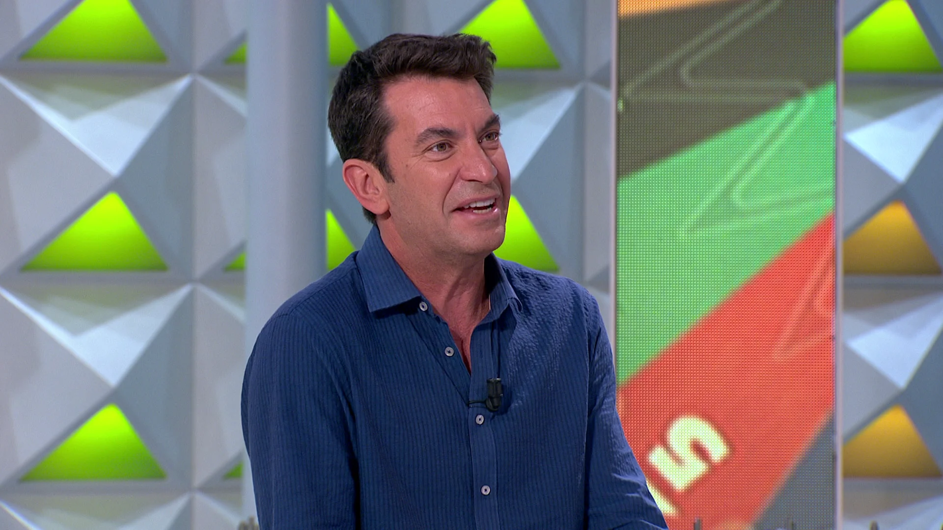 La aparición sorpresa de Arturo Valls en ‘La ruleta de la suerte’: “Mask Singer tiene el mejor casting de la historia” La aparición sorpresa de Arturo Valls en ‘La ruleta de la suerte’: “Mask Singer tiene el mejor casting de la historia”