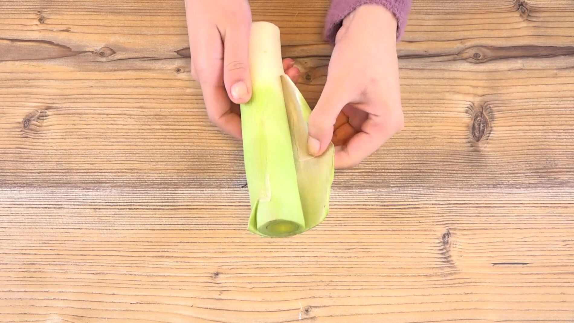 C&oacute;mo limpiar y cortar los puerros de forma f&aacute;cil