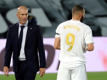 Benzema desvela el futuro de Zidane al frente del Real Madrid: "No se va a ir, ya lo verás"