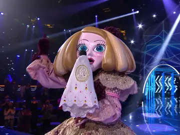 Menina defiende el tema ‘Never really over’ en el Duelo Final de ‘Mask Singer’ Menina defiende el tema ‘Never really over’ en el Duelo Final de ‘Mask Singer’