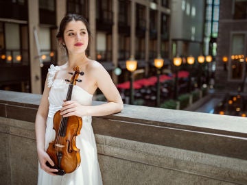 María Dueñas, violinista