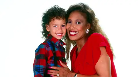 Telma Hopkins y Bryton James Rachel y Richie en 'Cosas de casa'