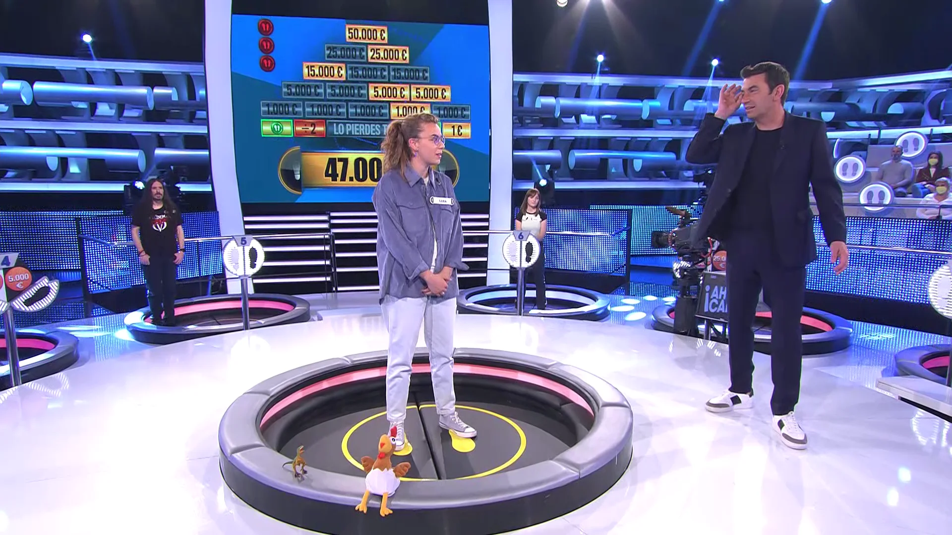 ¡Parece ‘Juego de Tronos’! Sara cae y pasan hasta tres concursantes por la trampilla central de ‘¡Ahora caigo!’