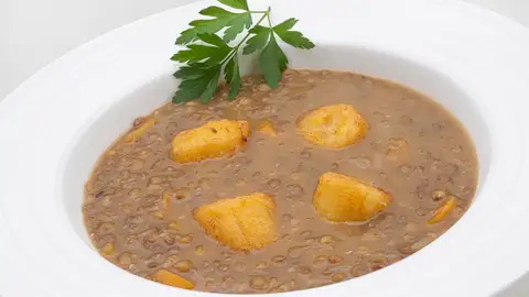 Lentejas con plátano frito, de Arguiñano: "Con medio kilo comen 5 personas" Lentejas con plátano frito, de Arguiñano: "Con medio kilo comen 5 personas"