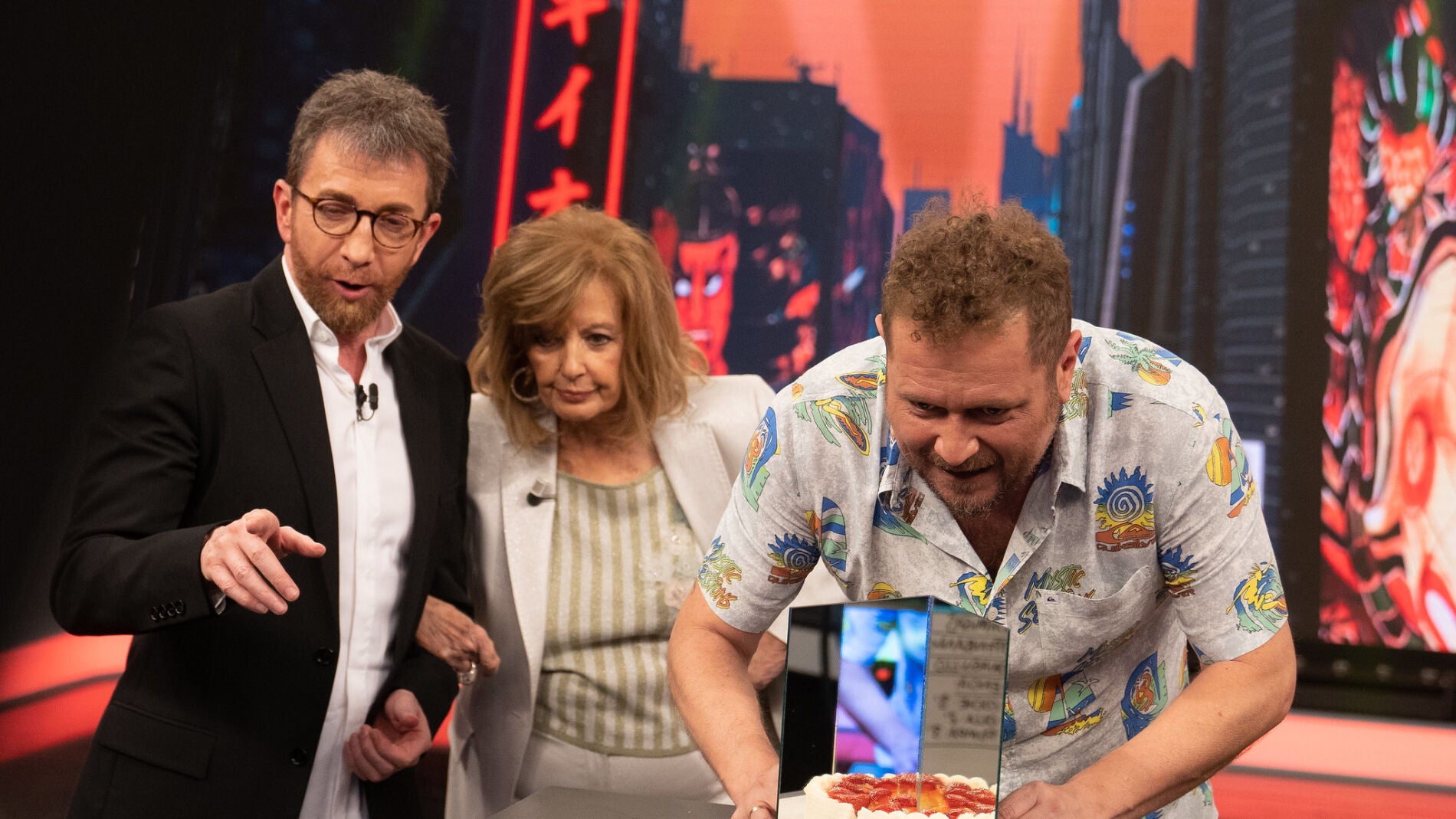 El especial invento japonés de El Monaguillo para celebrar el cumpleaños de María Teresa Campos