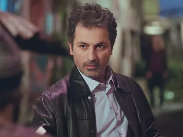 Arif arriesga su propia vida por proteger a Bahar y recuperar su abrigo Arif arriesga su propia vida por proteger a Bahar y recuperar su abrigo