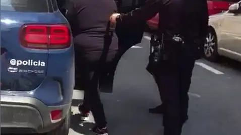 La Policía Nacional de Alicante detiene a una mujer por presuntos malos maltratos a su abuela La Policía Nacional de Alicante detiene a una mujer por presuntos malos maltratos a su abuela