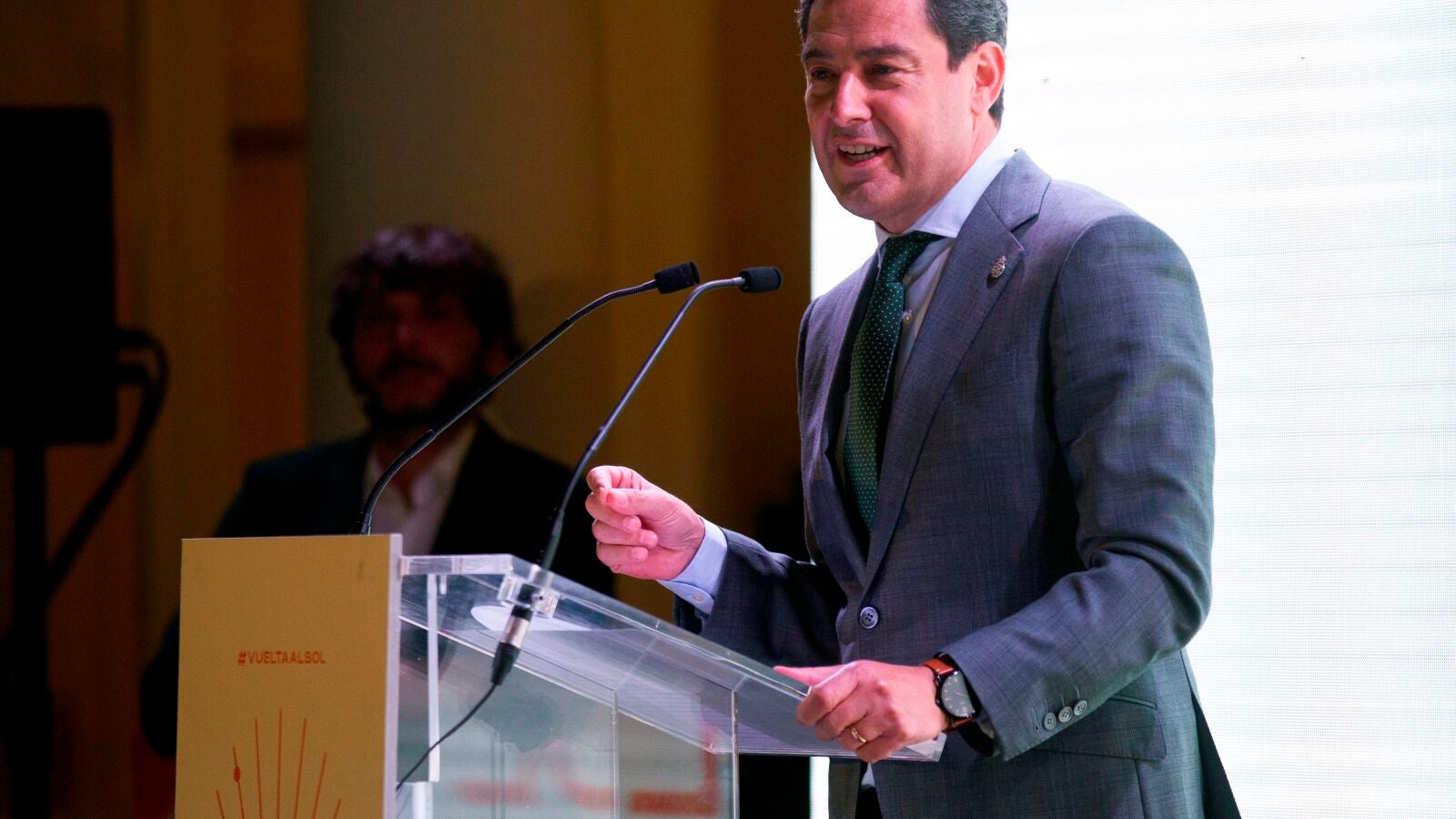 Andalucía frena la desescalada ante un repunte de casos y pospone una semana la relajación de restricciones