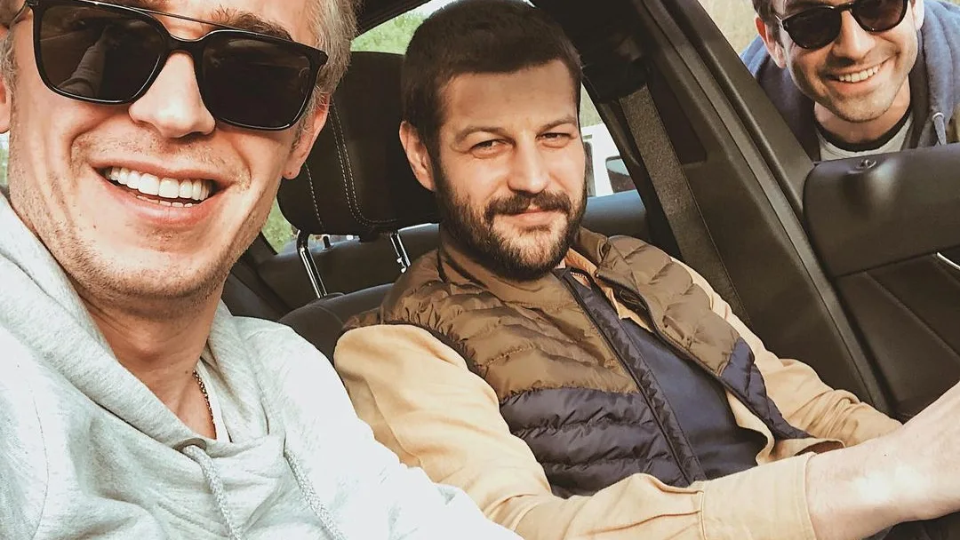 Tugay Mercan junto a Serhat Teoman y Bugra Gulsoy Tugay Mercan junto a Serhat Teoman y Bugra Gulsoy