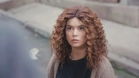 Bahar desenmascara a Sirin delante de Enver y Arif: “Pagaste para que te pegaran” Bahar desenmascara a Sirin delante de Enver y Arif: “Pagaste para que te pegaran”