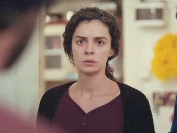 El sorprendente gesto de Cem con Bahar que delata la última mentira de Sirin El sorprendente gesto de Cem con Bahar que delata la última mentira de Sirin