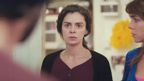 El sorprendente gesto de Cem con Bahar que delata la última mentira de Sirin El sorprendente gesto de Cem con Bahar que delata la última mentira de Sirin