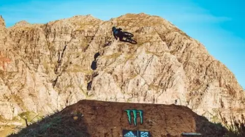 Bienvenido Aguado, en mitad de un salto Bienvenido Aguado, en mitad de un salto