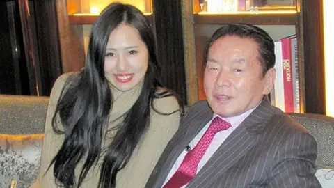 La esposa del conocido como 'Don Juan japonés' ha sido detenida por ser sospechosa de haberle matado con una sobredosis de estimulantes. La esposa del conocido como 'Don Juan japonés' ha sido detenida por ser sospechosa de haberle matado con una sobredosis de estimulantes.