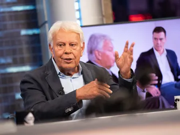 La crítica de Felipe González al PSOE y la política actuales: "Me siento huérfano de representación" La crítica de Felipe González al PSOE y la política actuales: "Me siento huérfano de representación"