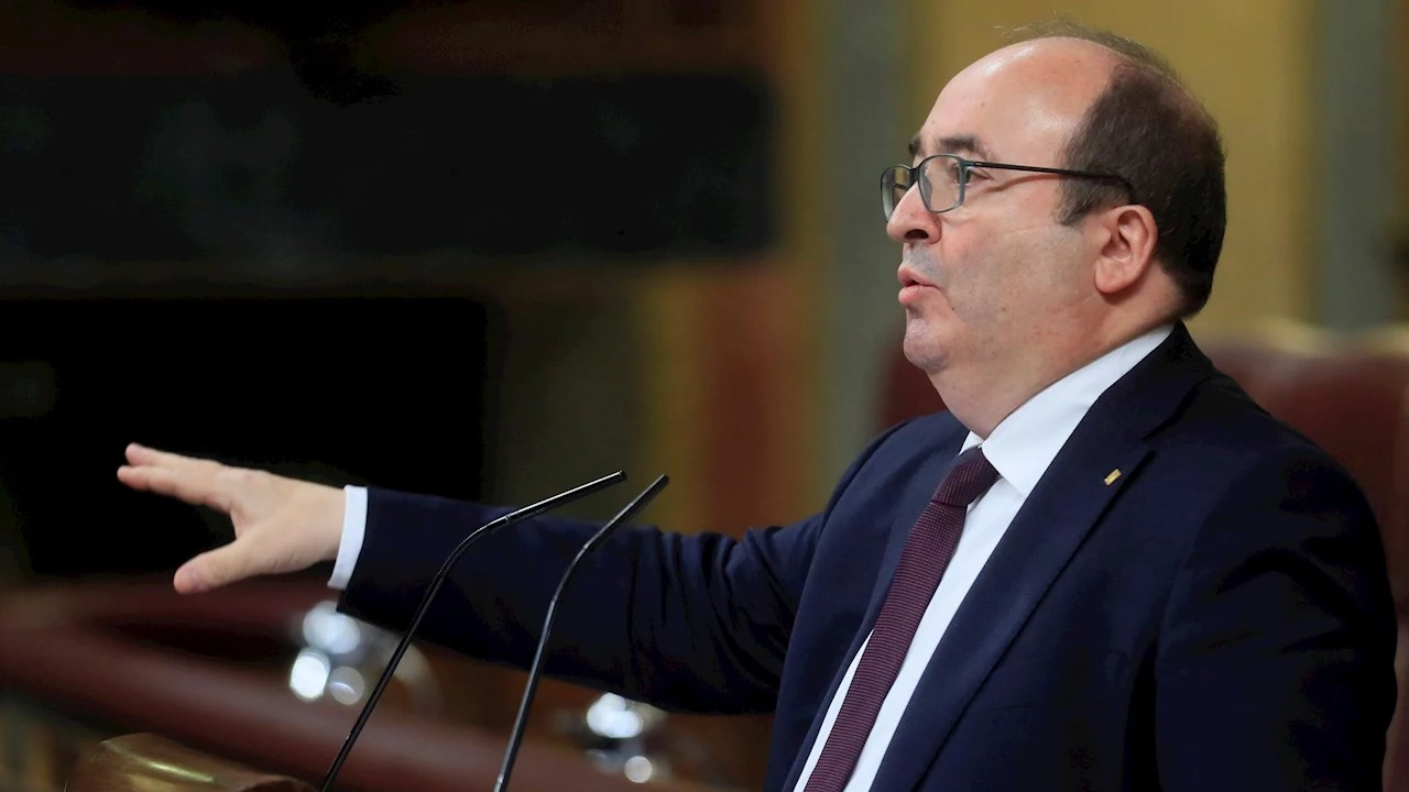 El ministro de Pol&iacute;tica Territorial y Funci&oacute;n P&uacute;blica, Miquel Iceta, durante su intervenci&oacute;n en la sesi&oacute;n de control al Ejecutivo de este mi&eacute;rcoles en el Congreso