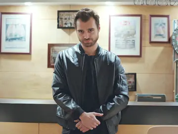 Cem pide a Bahar una última misión para pagar su deuda Cem pide a Bahar una última misión para pagar su deuda
