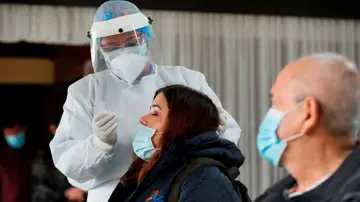 Suben los contagios de coronavirus en España Suben los contagios de coronavirus en España