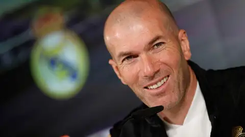 El Real Madrid hace oficial la marcha de Zidane: "Ha decidido dar por finalizada su etapa como entrenador" El Real Madrid hace oficial la marcha de Zidane: "Ha decidido dar por finalizada su etapa como entrenador"