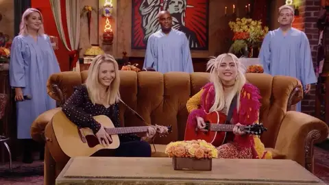 Lady Gaga y Lisa Kudrow en la reunión de 'Friends' Lady Gaga y Lisa Kudrow en la reunión de 'Friends'