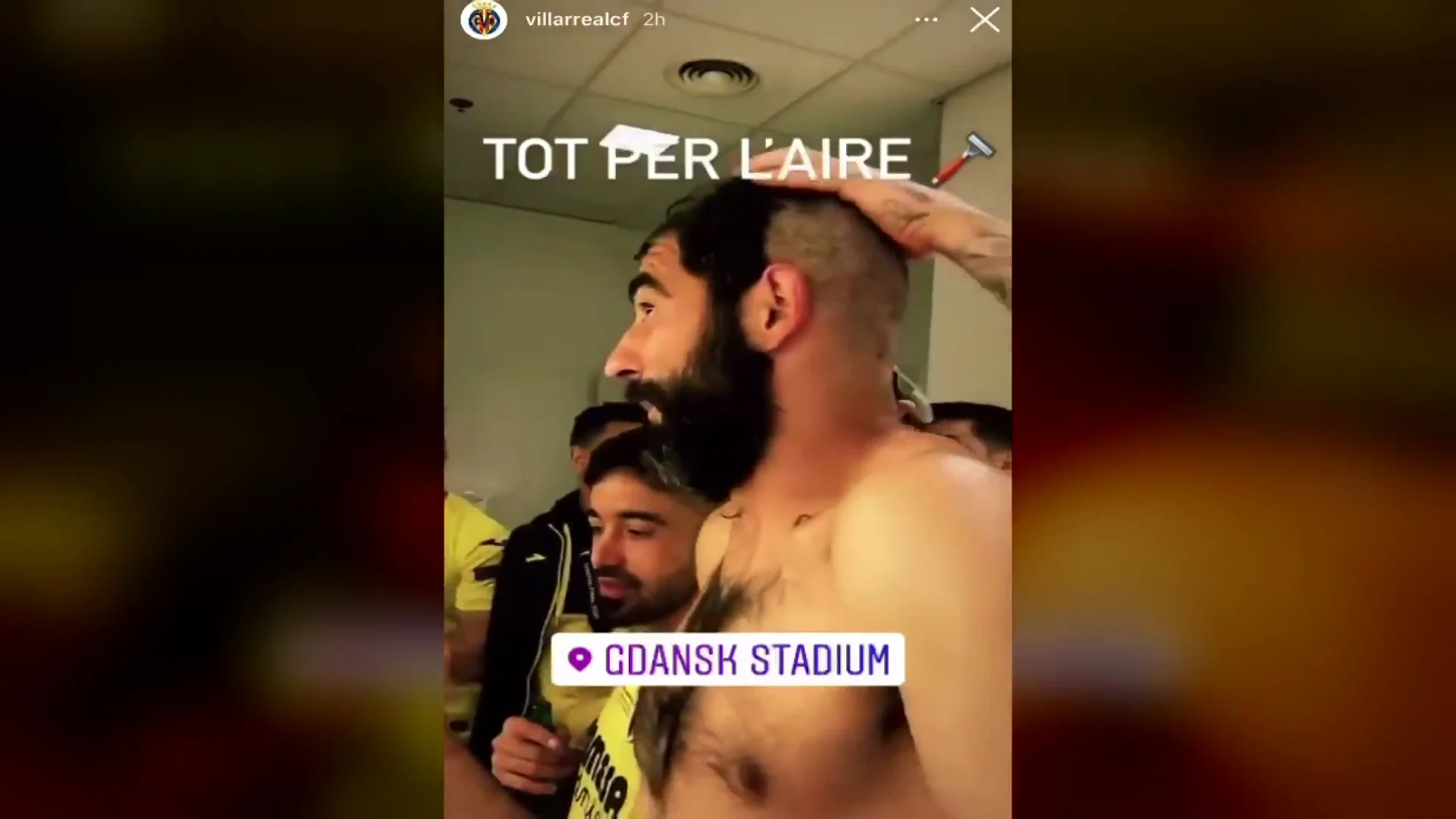 Del rapado de Albiol a las lágrimas de Rulli, así fue la fiesta del Villarreal tras ganar la Europa League Del rapado de Albiol a las lágrimas de Rulli, así fue la fiesta del Villarreal tras ganar la Europa League