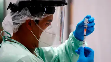 Científicos alemanes afirman tener la solución a los trombos provocados por las vacunas de Janssen y AstraZeneca Científicos alemanes afirman tener la solución a los trombos provocados por las vacunas de Janssen y AstraZeneca