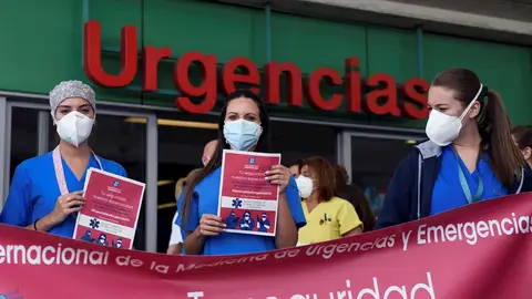 Sanitarios se concentran a las puertas de las urgencias del Hospital Infanta Leonor, en Madrid, para reclamar la creación de una especialidad en esta rama sanitaria, este jueves Sanitarios se concentran a las puertas de las urgencias del Hospital Infanta Leonor, en Madrid, para reclamar la creación de una especialidad en esta rama sanitaria, este jueves