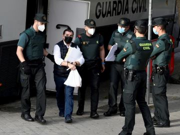 El acusado César Román, conocido como el Rey del Cachopo, a su llegada a la Audiencia Provincial de Madrid este jueves.