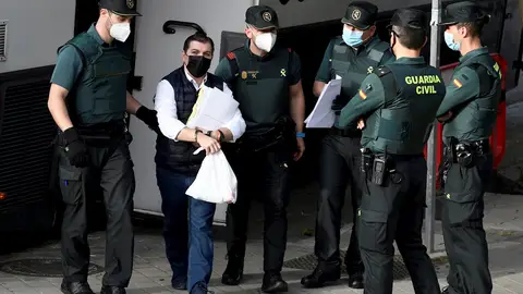 El acusado César Román, conocido como el Rey del Cachopo, a su llegada a la Audiencia Provincial de Madrid este jueves. El acusado César Román, conocido como el Rey del Cachopo, a su llegada a la Audiencia Provincial de Madrid este jueves.