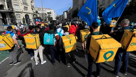 Repartidores pro-autónomos venidos de diferentes puntos del país se manifiestan frente al Congreso de los Diputados, este jueves, para protestar contra la Ley Rider Repartidores pro-autónomos venidos de diferentes puntos del país se manifiestan frente al Congreso de los Diputados, este jueves, para protestar contra la Ley Rider