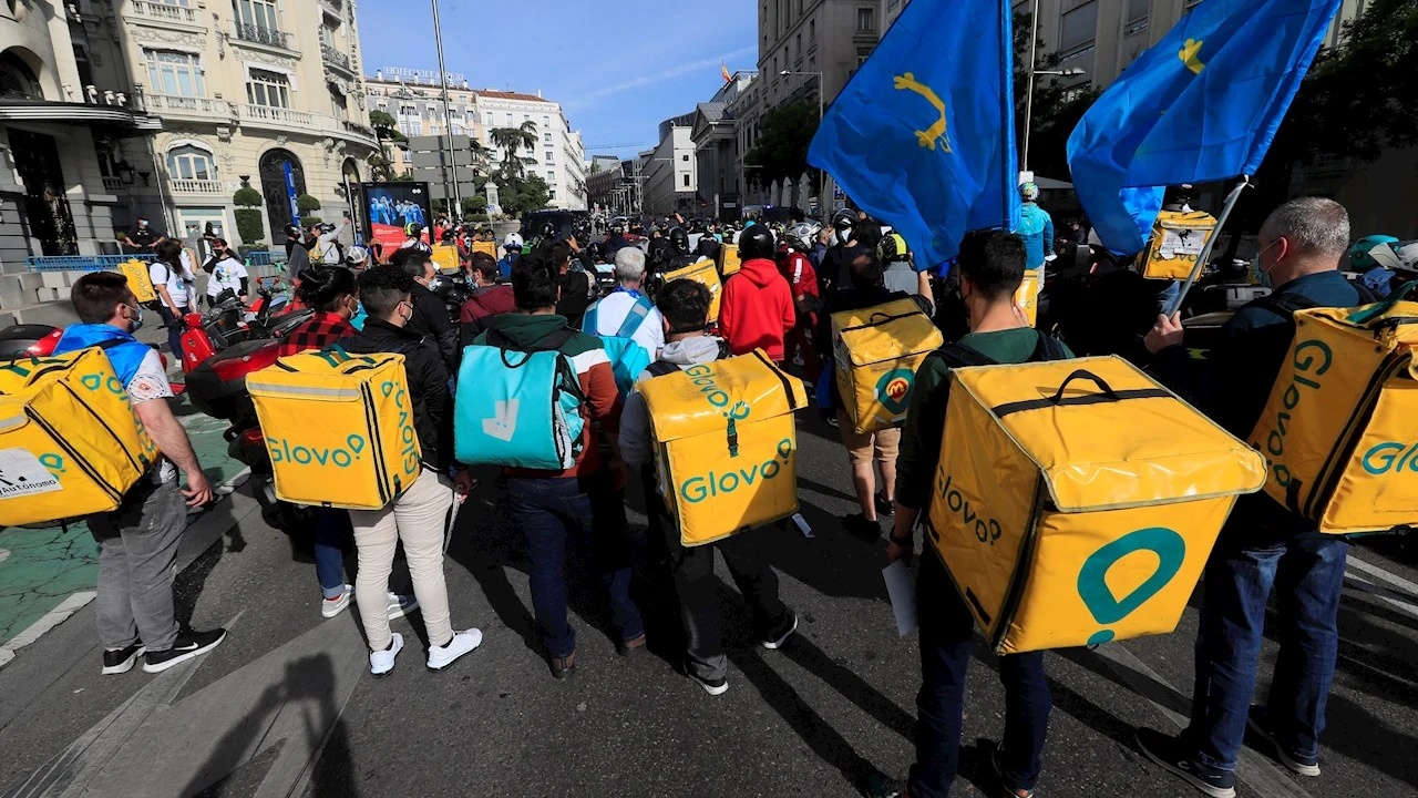 Repartidores pro-autónomos venidos de diferentes puntos del país se manifiestan frente al Congreso de los Diputados, este jueves, para protestar contra la Ley Rider Repartidores pro-autónomos venidos de diferentes puntos del país se manifiestan frente al Congreso de los Diputados, este jueves, para protestar contra la Ley Rider