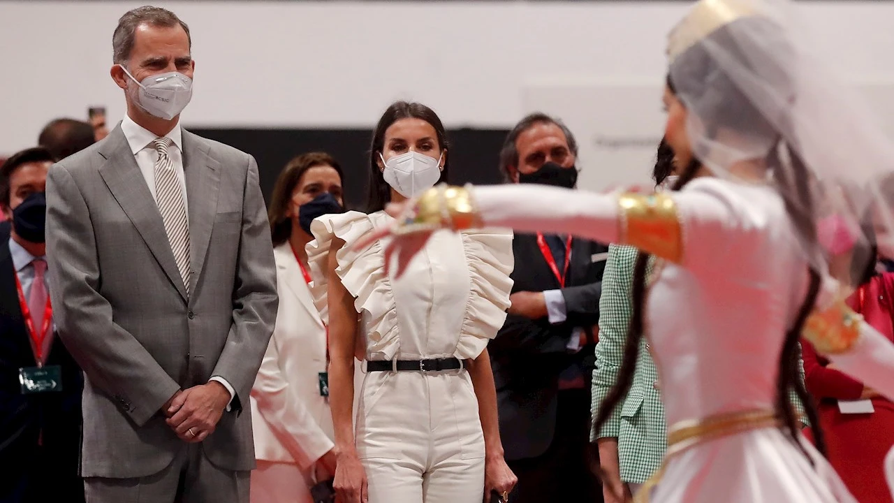 Los reyes de España, Felipe VI y Letizia, observan una de las actuaciones durante la inauguración de la a 41 edición de la Feria Internacional del Turismo, Fitur Los reyes de España, Felipe VI y Letizia, observan una de las actuaciones durante la inauguración de la a 41 edición de la Feria Internacional del Turismo, Fitur