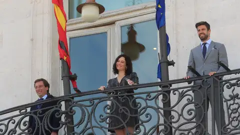 El divertido rifirrafe de Piqué y Almeida en la presentación de la Copa Davis: "El tema de Messi va a ser que no" El divertido rifirrafe de Piqué y Almeida en la presentación de la Copa Davis: "El tema de Messi va a ser que no"