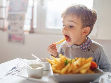 ¿Qué alimentos no debes dar a los niños?