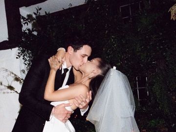 Ariana Grande publica las primeras imágenes de su boda con Dalton Gomez 