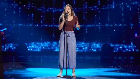 Noa Hernández canta ‘Con la miel en los labios’ en las Audiciones a ciegas de ‘La Voz Kids’ Noa Hernández canta ‘Con la miel en los labios’ en las Audiciones a ciegas de ‘La Voz Kids’