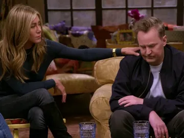 Jennifer Aniston y Matthew Perry en 'Friends: The Reunion' Jennifer Aniston y Matthew Perry en 'Friends: The Reunion'