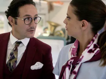 Carlos Santos y Macarena Gómez en 'Sí, quiero (Corredor)' Carlos Santos y Macarena Gómez en 'Sí, quiero (Corredor)'