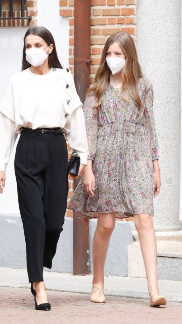 La infanta Sofía junto a su madre, la reina Letizia