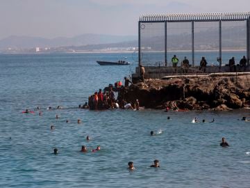La Fiscalía abre una investigación sobre la devolución 'en caliente' de menores en Ceuta