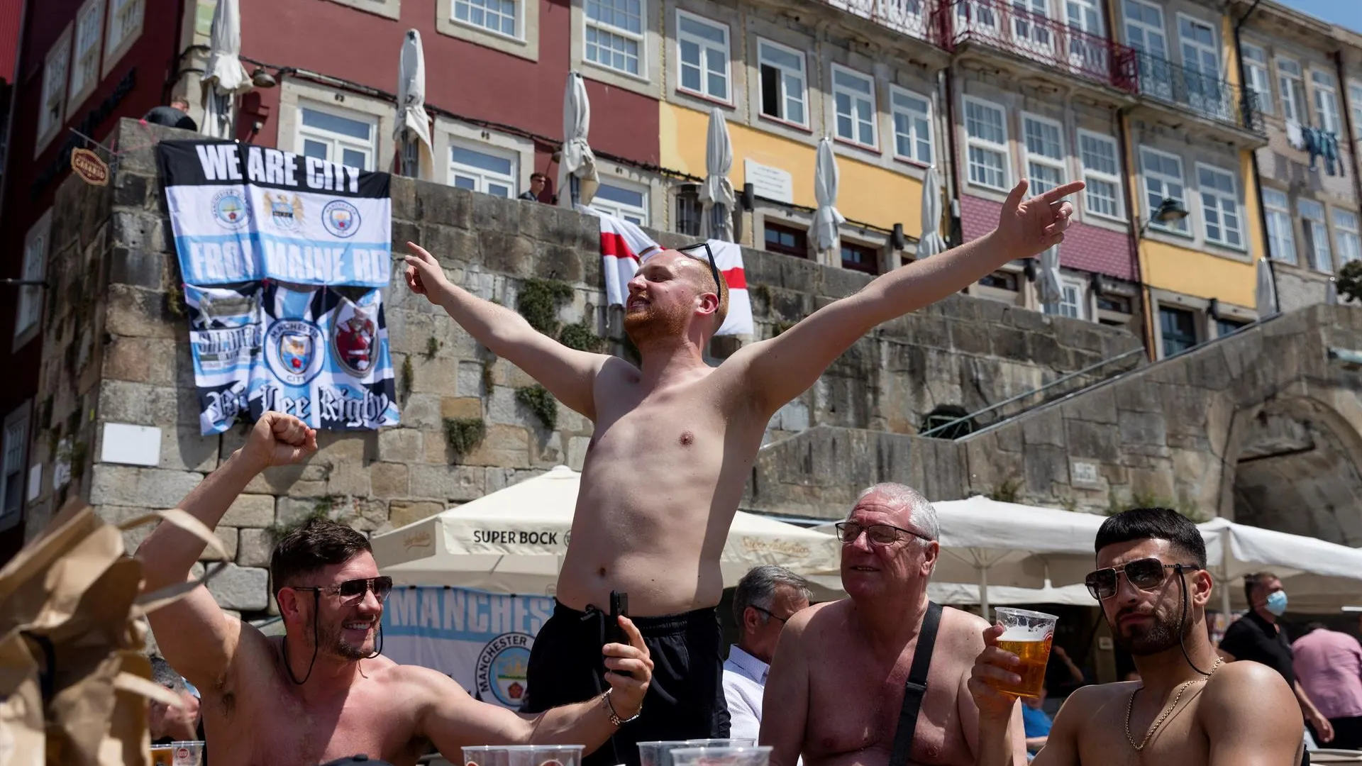 Disturbios entre 'hooligans' de Manchester City y Chelsea antes de la final de la Champions League en Oporto Disturbios entre 'hooligans' de Manchester City y Chelsea antes de la final de la Champions League en Oporto