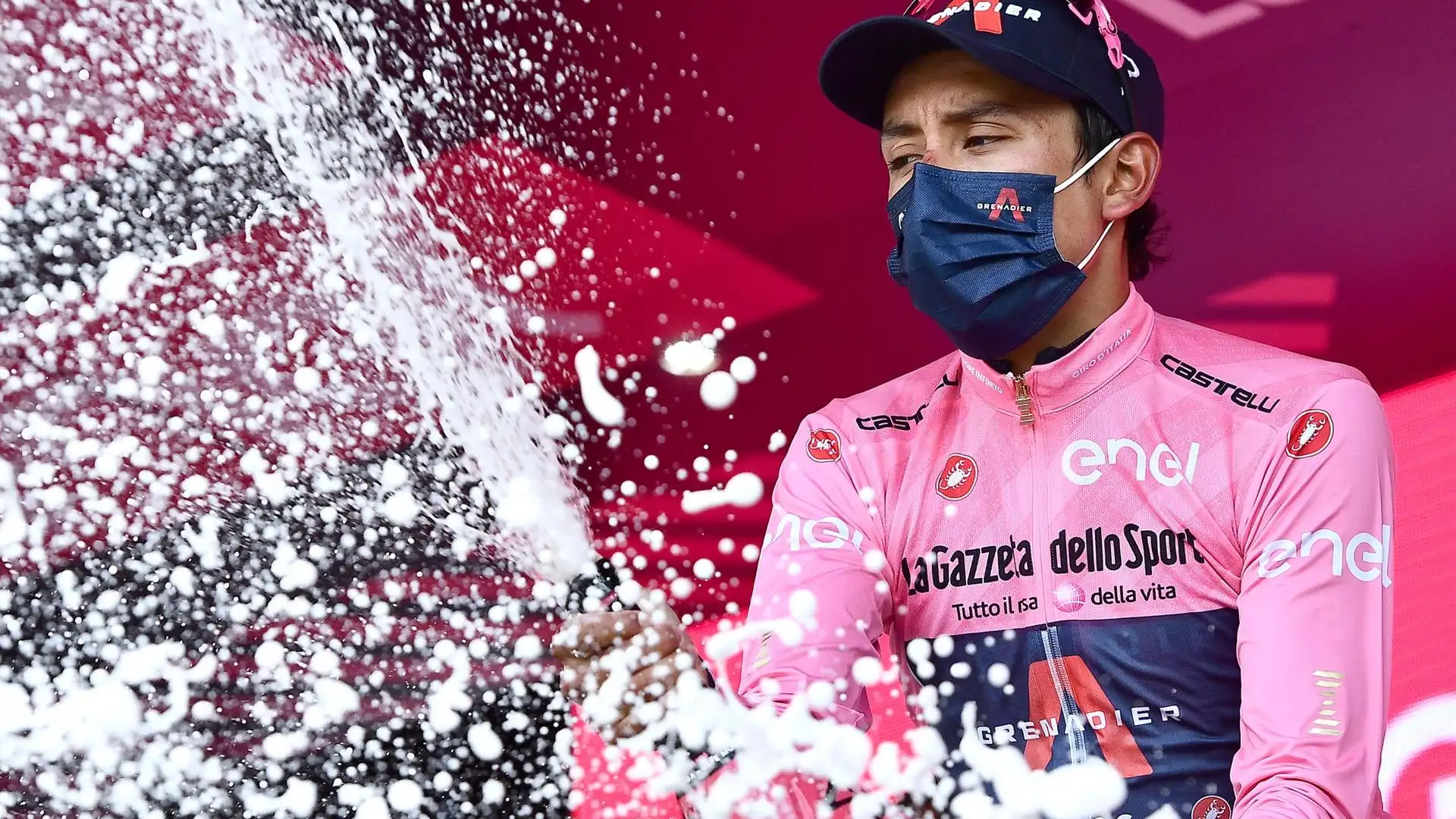 Egan Bernal se defiende en la crono de Milán y gana el Giro de Italia 2021 Egan Bernal se defiende en la crono de Milán y gana el Giro de Italia 2021
