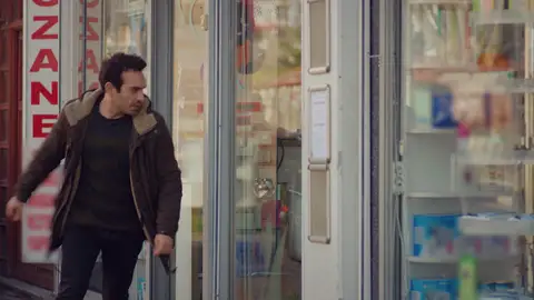 Demir roba descaradamente las pastillas de Öykü Demir roba descaradamente las pastillas de Öykü