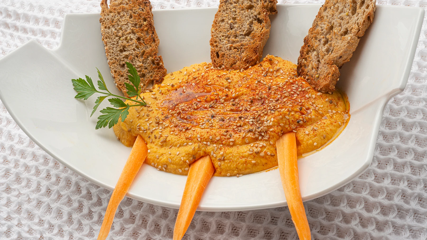 Arguiñano elabora "uno de los platos preferidos de los veganos": hummus de boniato
