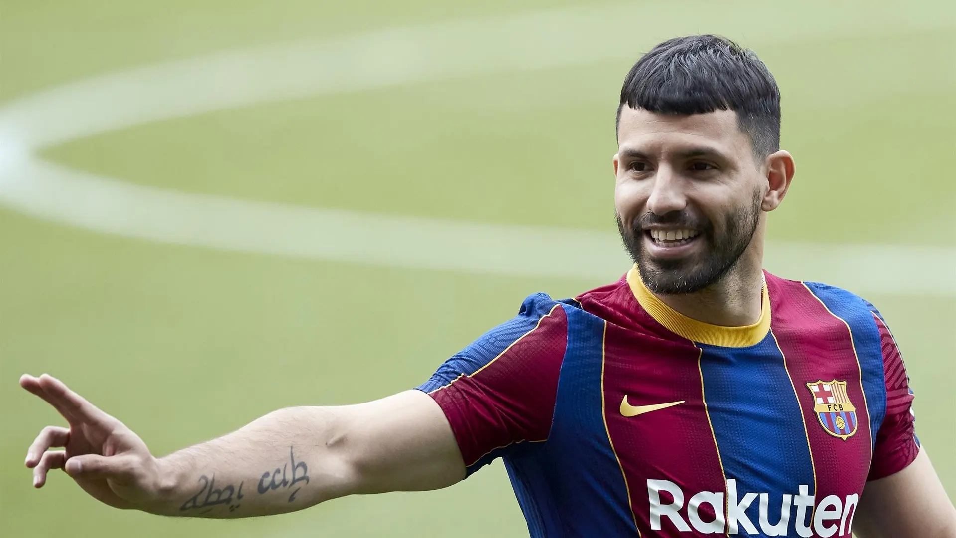 Kun Agüero, en su presentación con el Barcelona: "Hablo todos los días con Messi y creo que se va a quedar" Kun Agüero, en su presentación con el Barcelona: "Hablo todos los días con Messi y creo que se va a quedar"